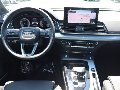 Used 2024 Audi Q5 2.0T Prestige w/ Prestige Package AWD/4WD image 12