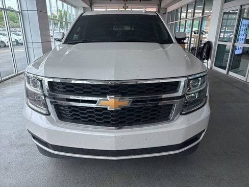 Used 2020 Chevrolet Suburban LT RWD image 2