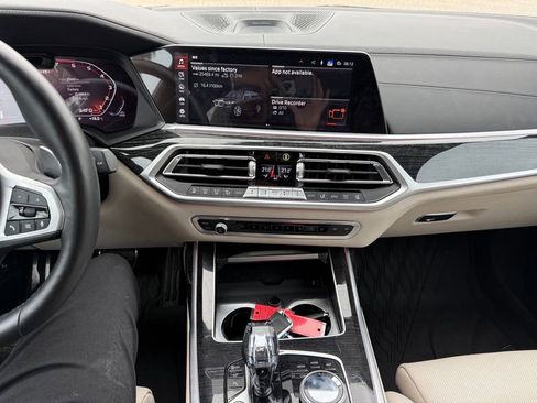 Used 2021 BMW X7 M50i w/ Dynamic Handling Package AWD/4WD image 9