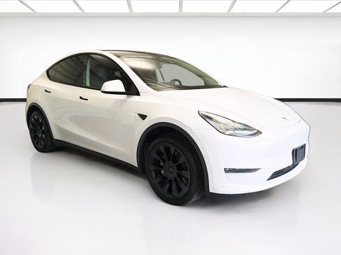 Used 2022 Tesla Model Y Long Range AWD/4WD image 3