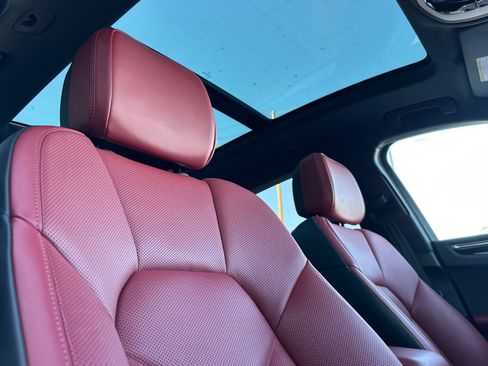 Used 2023 Porsche Macan image 17