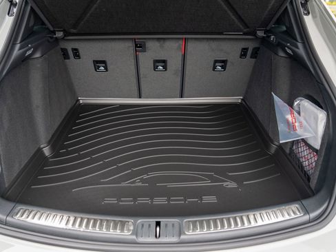 New 2026 Porsche Macan image 28