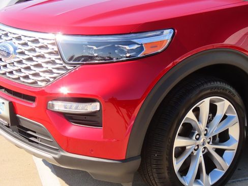 Used 2022 Ford Explorer Platinum w/ Equipment Group 601A image 3