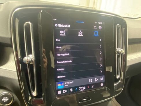 Used 2025 Volvo XC40 B5 Core image 20