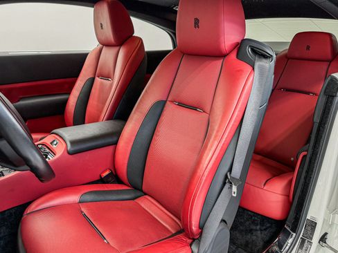 Used 2019 Rolls-Royce Wraith RWD image 24