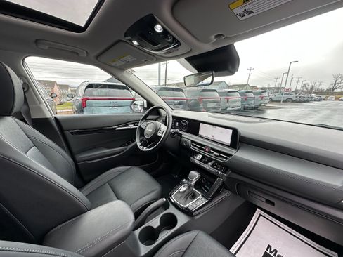 Used 2024 Kia Seltos EX image 19