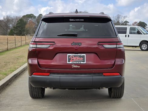 New 2025 Jeep Grand Cherokee L Altitude image 4