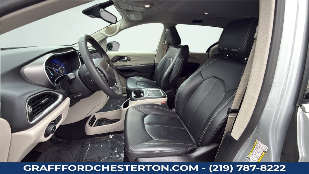 Used 2024 Chrysler Pacifica Touring-L FWD image 23