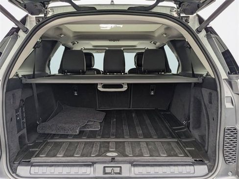 Used 2024 Land Rover Discovery S image 8