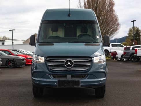 Used 2019 Mercedes-Benz Sprinter 2500 image 6