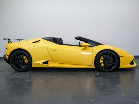 Used 2017 Lamborghini Huracan LP 610-4 AWD/4WD image 3