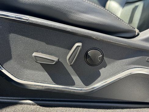 Used 2023 Ford F350 Platinum w/ FX4 Off-Road Package AWD/4WD image 29