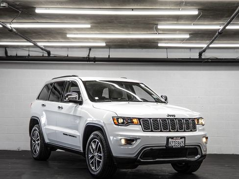 Used 2018 Jeep Grand Cherokee Limited image 7
