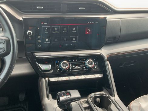 Used 2022 GMC Sierra 1500 AT4 w/ AT4 Preferred Package AWD/4WD image 8