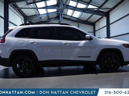 Used 2019 Jeep Cherokee Latitude Plus FWD image 24