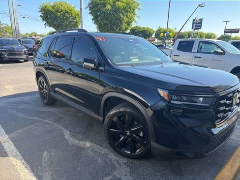 Used 2025 Honda Pilot Black Edition image 1