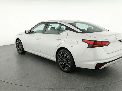 Used 2025 Nissan Altima 2.5 SV FWD image 6
