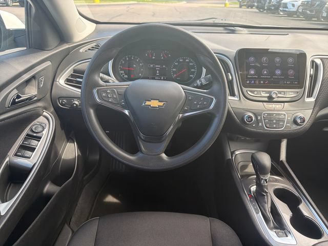 Used 2025 Chevrolet Malibu LT FWD image 16