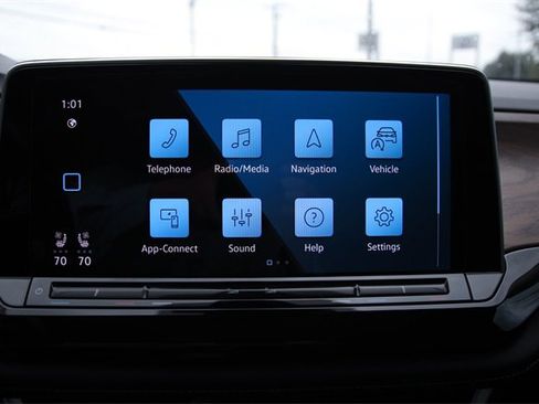 Certified 2025 Volkswagen Atlas SE image 18