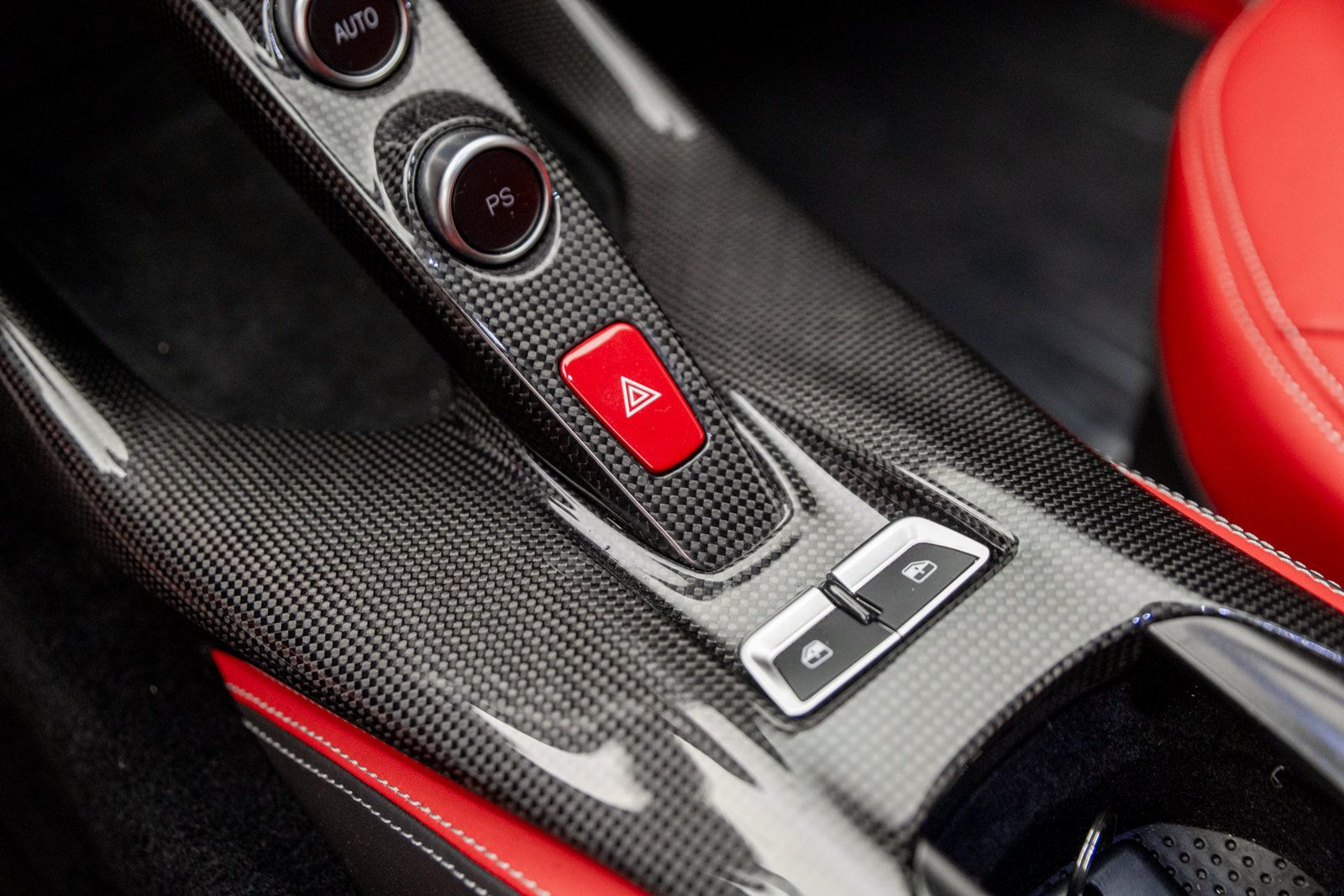 Used 2020 Ferrari 812 Superfast RWD image 28
