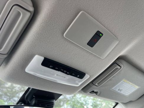 New 2025 Nissan Versa SR w/ Trunk Package image 13