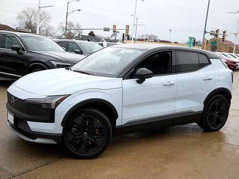 New 2026 Volvo EX30 Cross Country Ultra image 3