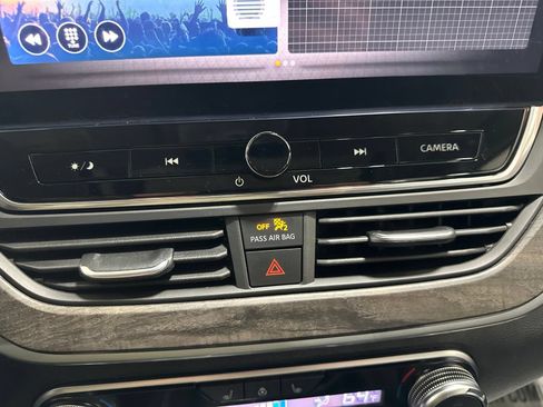 Used 2025 Nissan Altima 2.5 SL AWD/4WD image 60