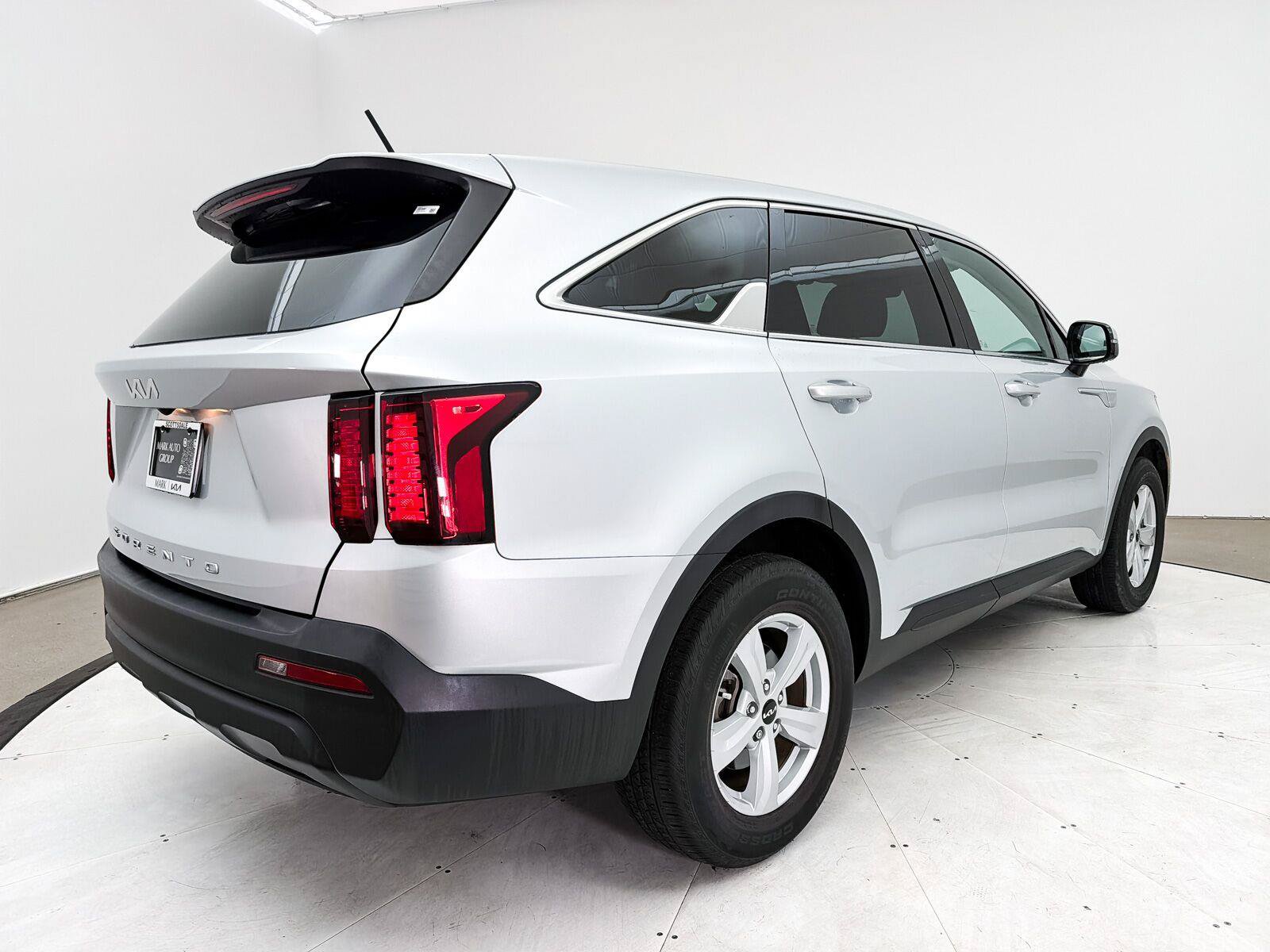 Used 2022 Kia Sorento LX FWD image 12