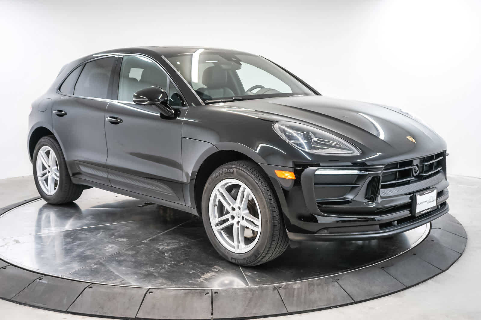 Certified 2026 Porsche Macan AWD/4WD image 7