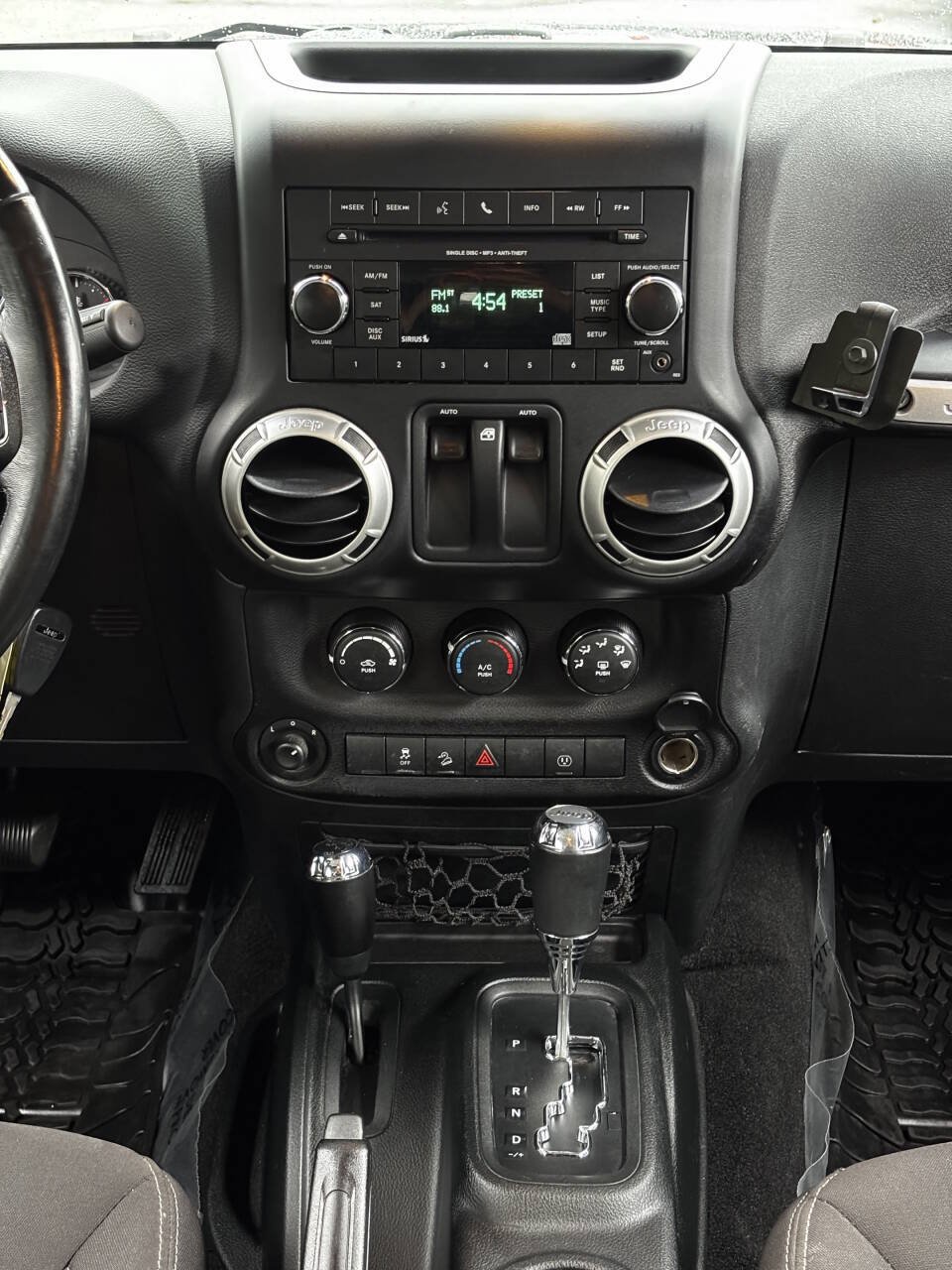 Used 2017 Jeep Wrangler Rubicon w/ Power Convenience Group AWD/4WD image 21