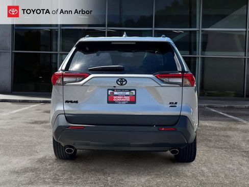 Used 2022 Toyota RAV4 XLE Premium AWD/4WD image 11