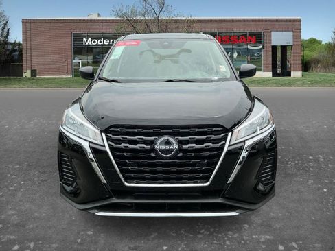 Certified 2025 Nissan Kicks Play S FWD image 6