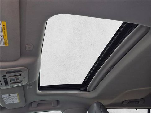 Used 2023 Toyota Highlander XLE FWD image 11
