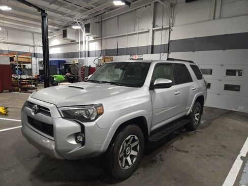 Used 2024 Toyota 4Runner TRD Off-Road image 8