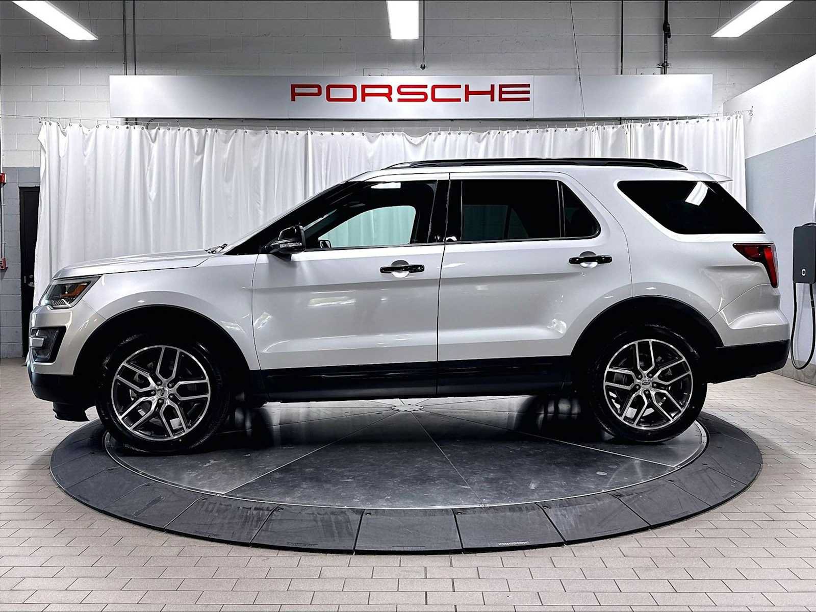 Used 2016 Ford Explorer Sport w/ Equipment Group 401A AWD/4WD image 2