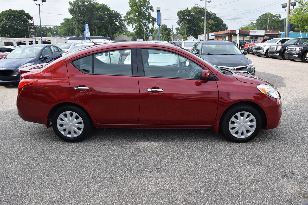 Used 2014 Nissan Versa SV FWD image 7