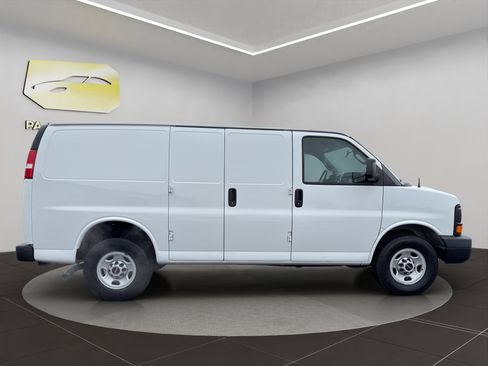 Used 2016 GMC Savana 2500 image 8