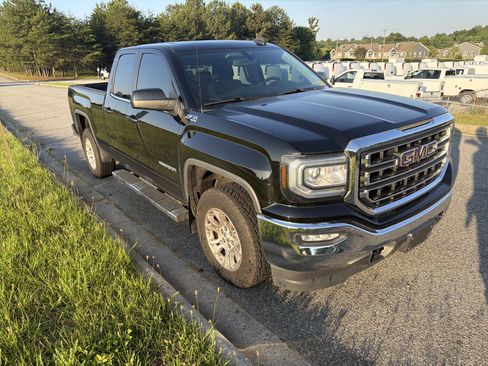 Used 2019 GMC Sierra 1500 SLE w/ SLE Value Package AWD/4WD image 2