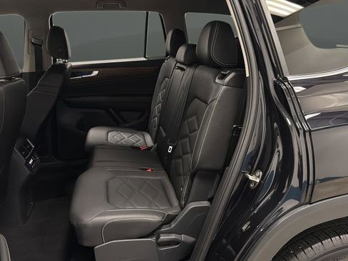 Used 2025 Volkswagen Atlas SE image 22