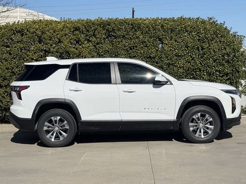 New 2026 Chevrolet Equinox LT image 3