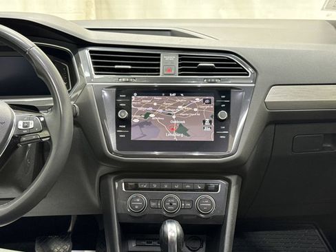 Used 2020 Volkswagen Tiguan SEL FWD image 25