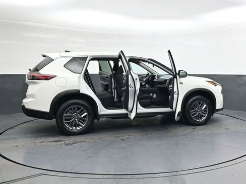 Used 2024 Nissan Rogue S image 40