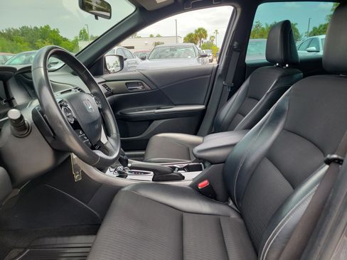Used 2017 Honda Accord Sport image 19