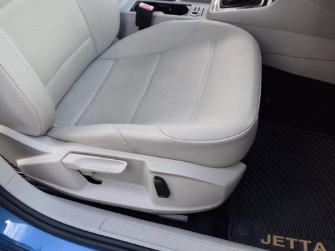 Used 2015 Volkswagen Golf TDI SE image 51