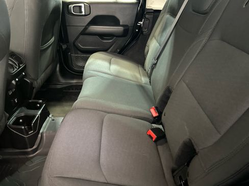 Used 2019 Jeep Wrangler Unlimited Sahara AWD/4WD image 9