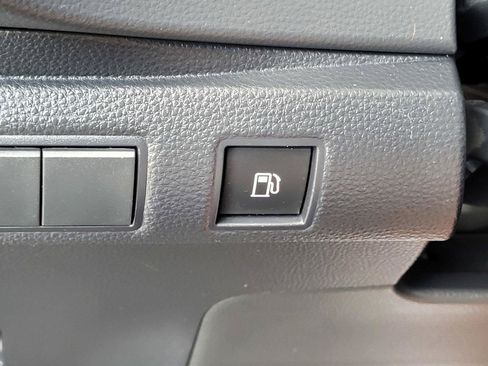 Used 2025 Toyota Corolla LE FWD image 18