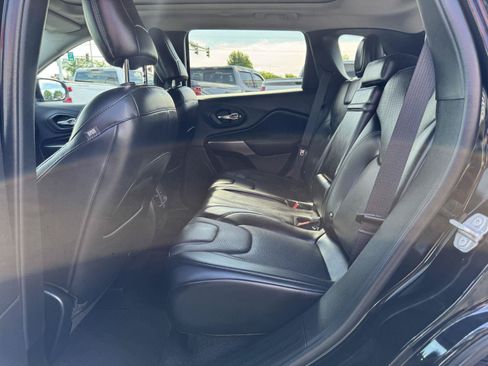 Used 2019 Jeep Cherokee Limited AWD/4WD image 31