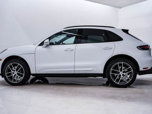 Certified 2025 Porsche Macan AWD/4WD image 2