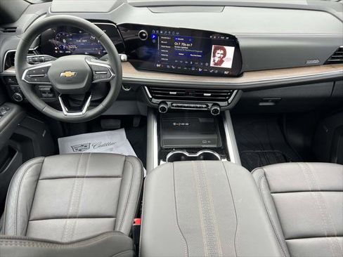 Used 2025 Chevrolet Suburban High Country w/ Sun And Tow Package image 13