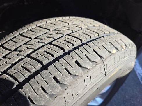 Used 2024 RAM 1500 Laramie image 38